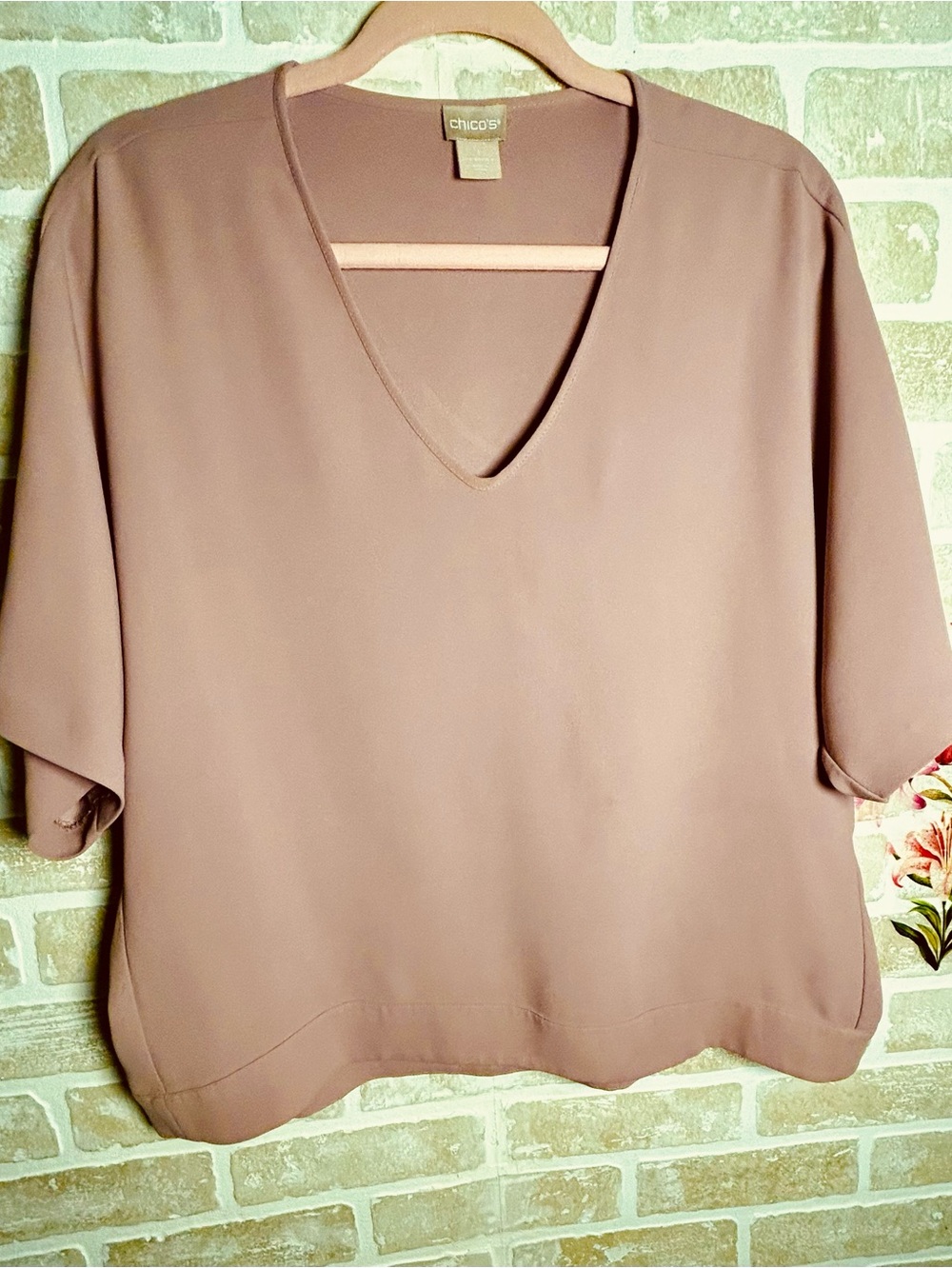 Chico's Dusty Mauve V-Neck Short Sleeve Blouse